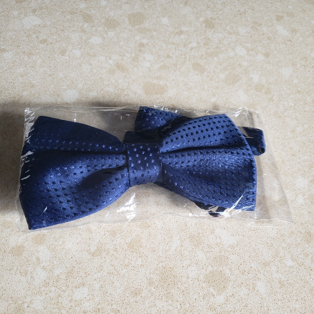 NEW Navy Bow Tie
